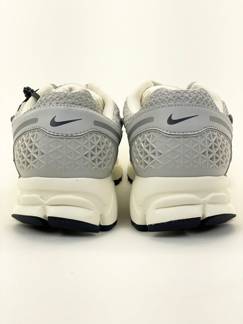 Nike Zoom Vomero 5 'Photon Dust Metalic Silver' | US W 9 / US M 7.5