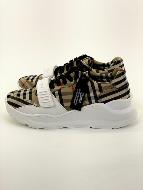 Burberry' Archive Beige Vintage Check' | EU M 43 / US M 10