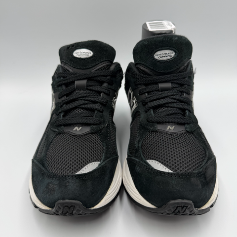 New Balance 2002R 'Black/White (2022)' | US 6 (NB)