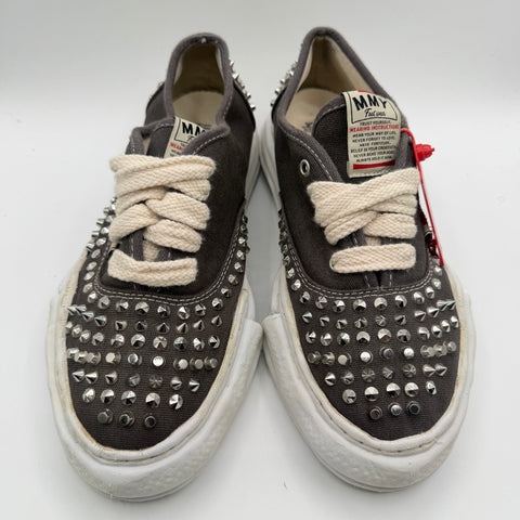 Maison Mahara Yasuhiro Baker Studded Low 'Grey' | EU M 44 / US M 11