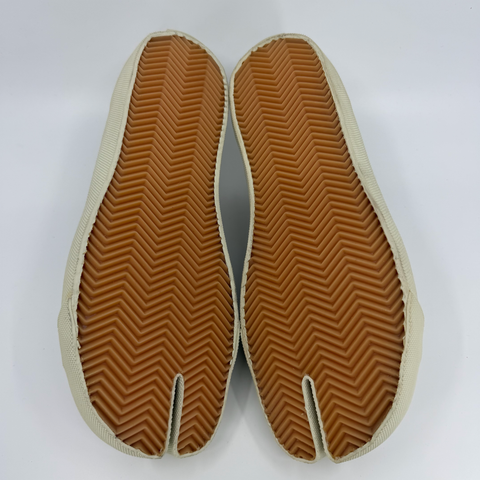Maison Margiela `White Canvas Tabi` | EU 41 / US M 8